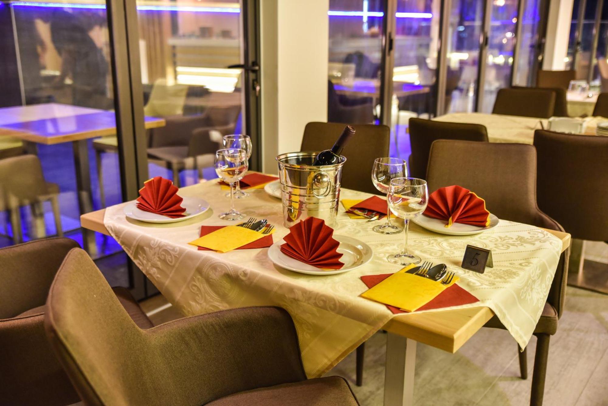 Hotel Evropa Ülgün Dış mekan fotoğraf